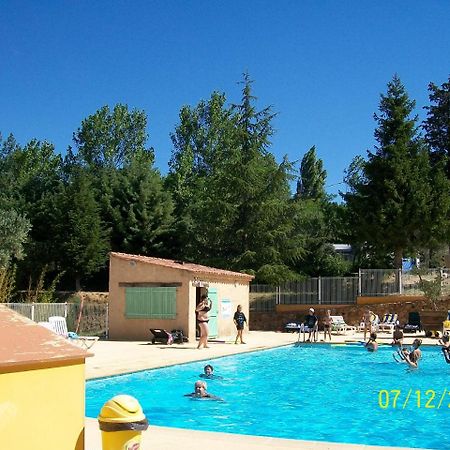 Camping Saint Lazare Hotel Aups Exterior foto